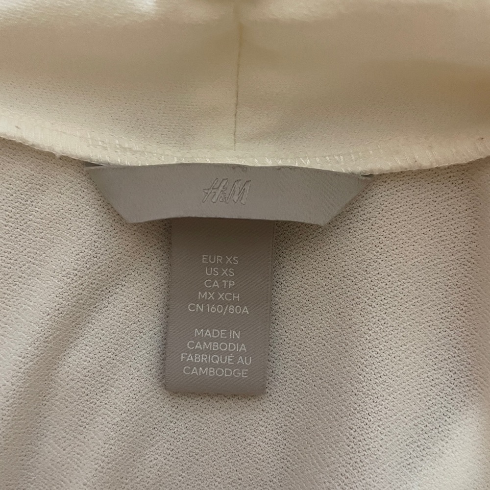 White blouse - Picture 2 of 2